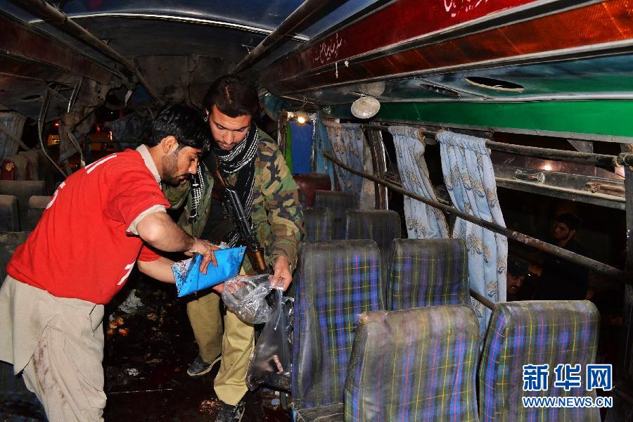 （國際）（2）巴基斯坦一客運汽車遭爆炸襲擊至少11人死亡 
