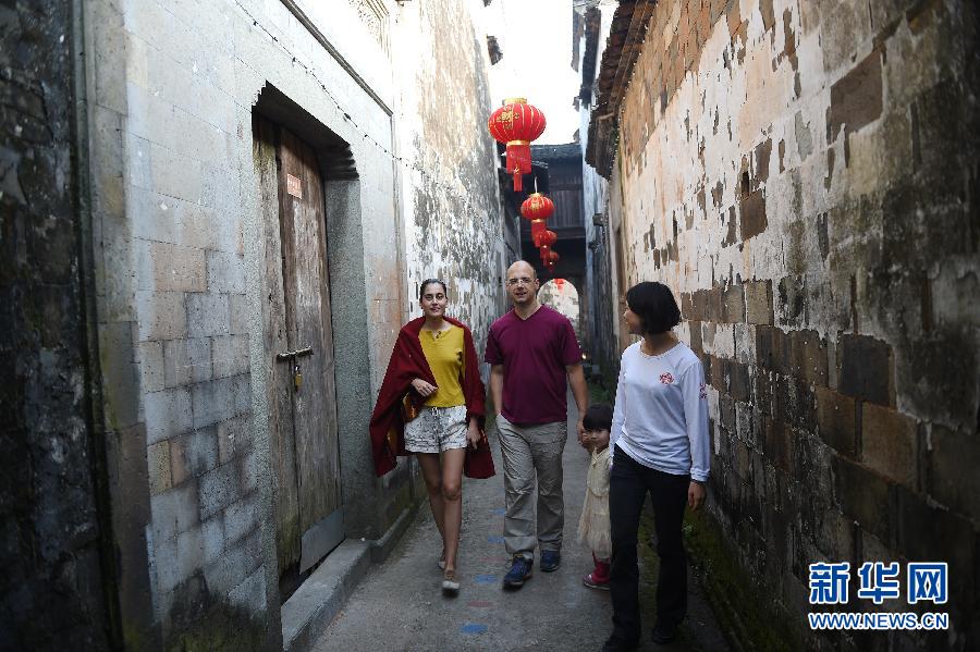 （圖片故事）（4）中國古村落住進了“洋”村民