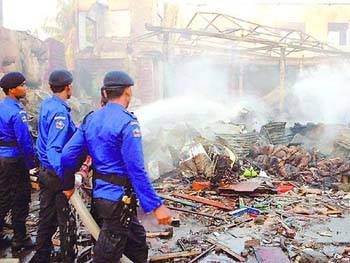 印尼:一俱乐部夜起大火 12死73伤