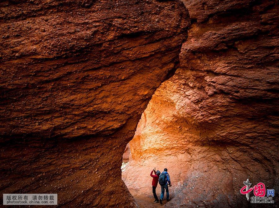 全國十大最美峽谷之一的天山神秘大峽谷。中國網圖片庫 祁軍 攝