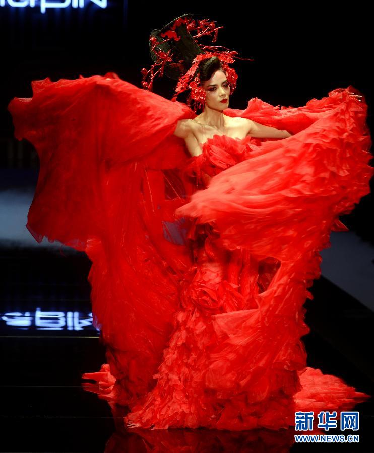 #（晚報）（3）“東方既紅·2016毛戈平MGPIN彩粧造型趨勢發佈”在京舉行