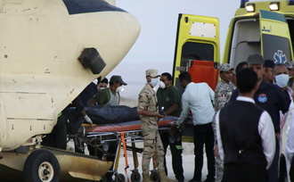 俄失事客机第一批遇难者遗体已运抵开罗