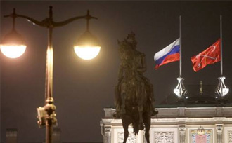 俄圣彼得堡降半旗悼念空难遇难者