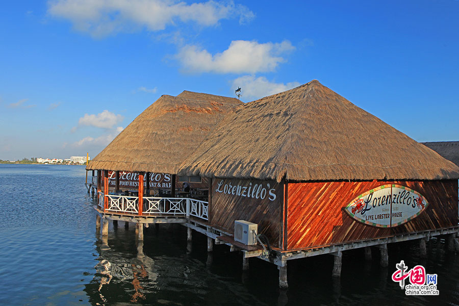 坎昆的潟湖已有许多水上屋餐厅