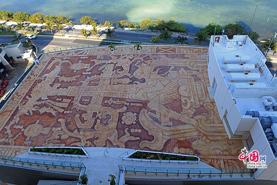 俯瞰酒店的玛雅武士壁画