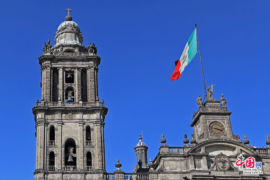墨西哥大教堂的右侧钟楼