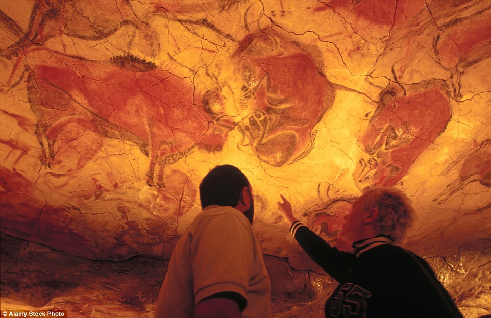 西班牙：阿爾塔米拉洞穴（Altamira Cave）<br />舊石器時代晚期彩色岩畫和其他古老的壁畫是何其脆弱，人的呼吸都能減短它們的壽命。