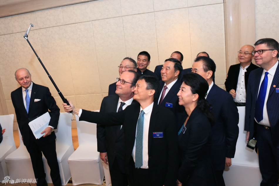 王健林马云等富商自拍合影 网友:价值一万亿