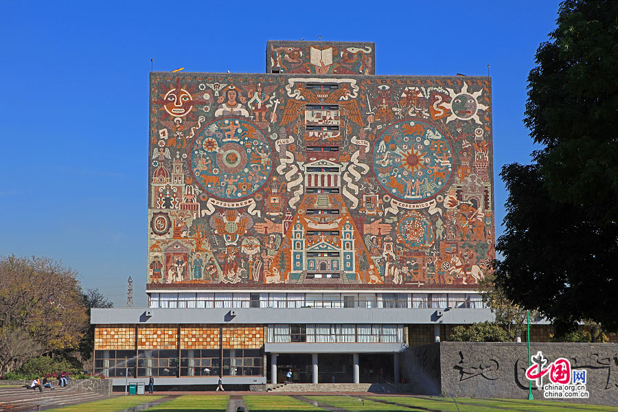 中央图书馆南墙壁画由壁画家奥戈尔曼创作