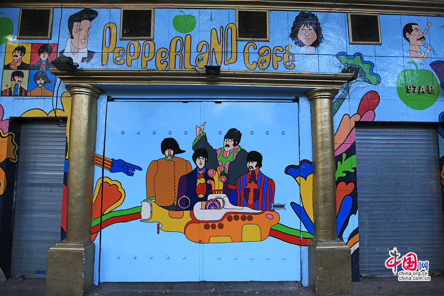 墨西哥城玫瑰区酒吧街的壁画