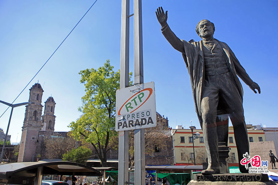 墨西哥著名诗人与政客Guillermo prieto纪念碑