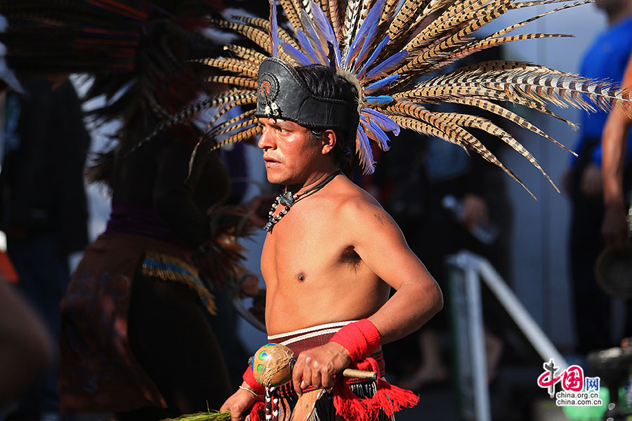 街头的玛雅人舞蹈