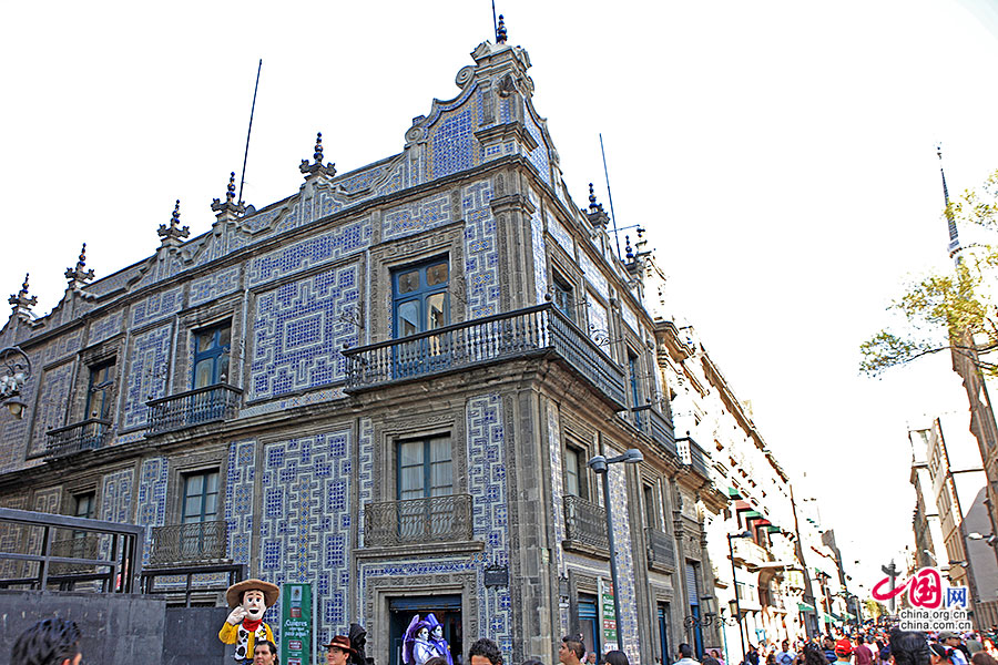 瓷居是av madero步行街的入口