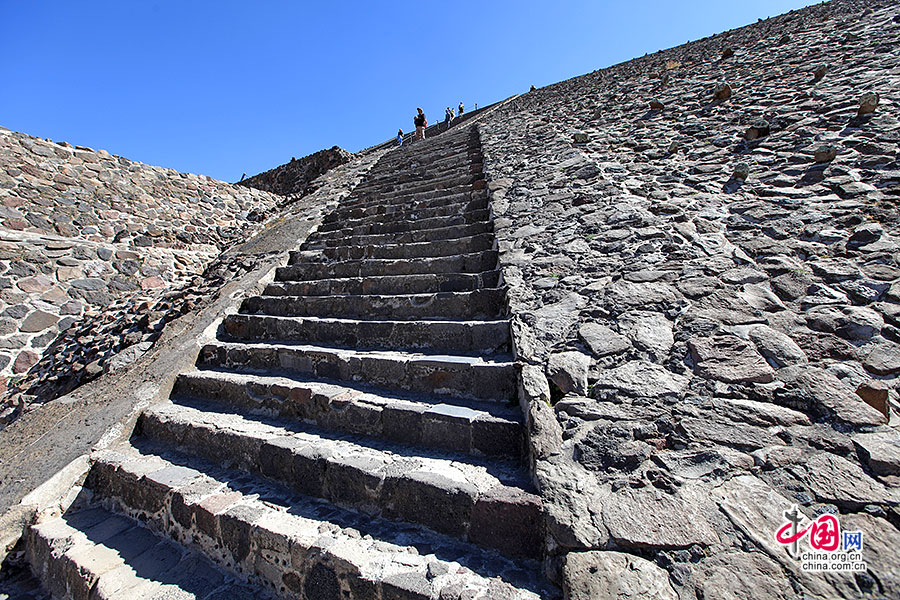太阳金字塔共有248个台阶可登顶