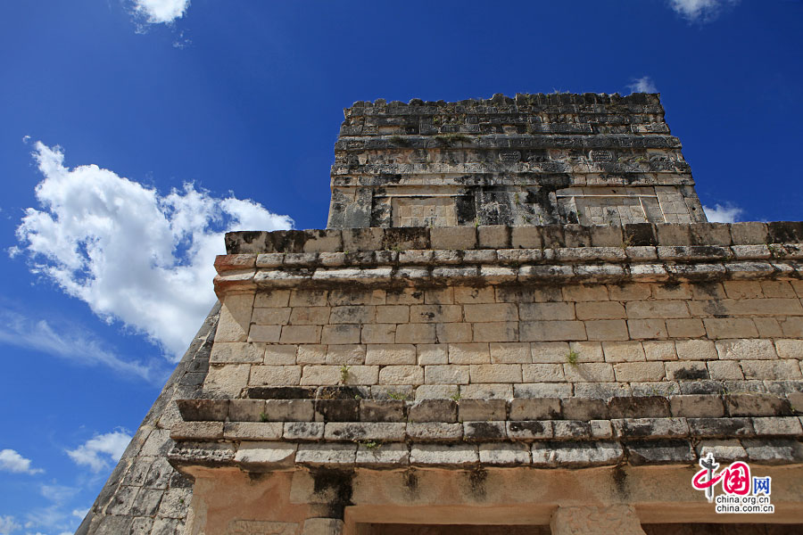 奇琴伊察美洲虎神庙顶部方形祭坛上装饰的浮雕
