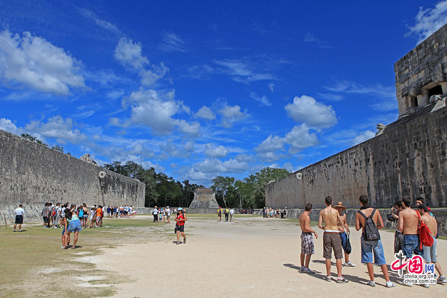 奇琴伊察大球场是古代中美洲最大的球场