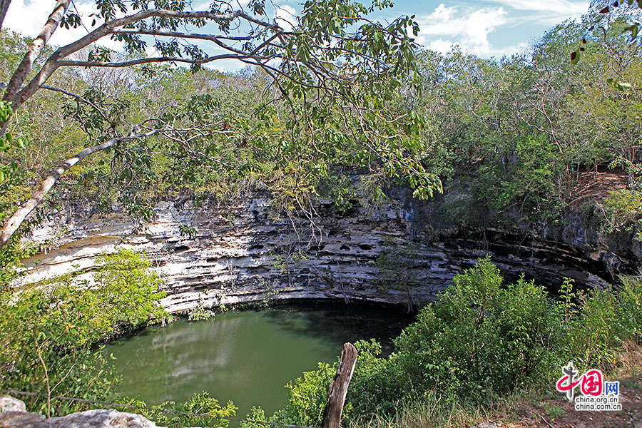 奇琴伊察萨格拉多圣井是天然形成的水坑