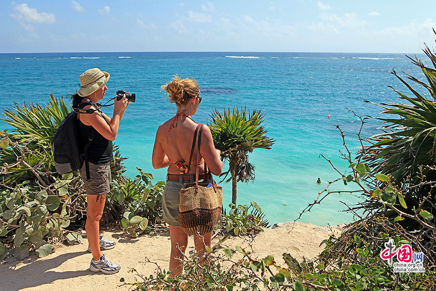 图卢姆的游客着装亦有加勒比海的热情大胆