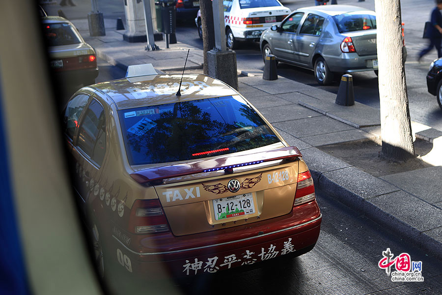 計程車身上居然有中文