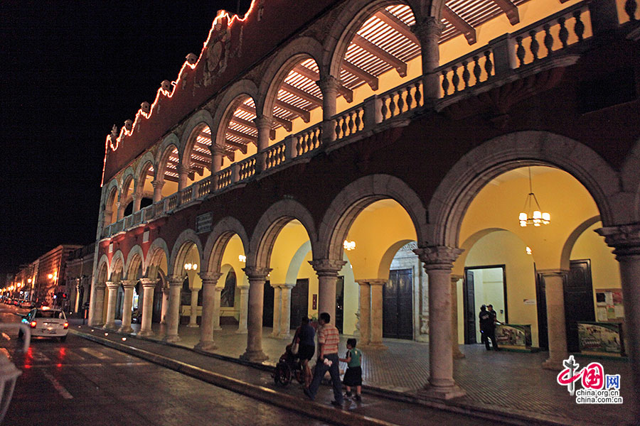 梅里达市政大厅的西班牙柱廊
