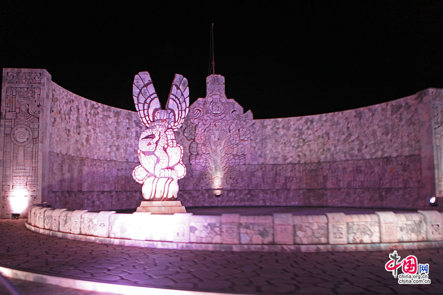 灯光下的玛雅大喷泉