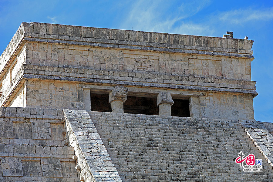 库库尔坎金字塔顶部的羽蛇神庙
