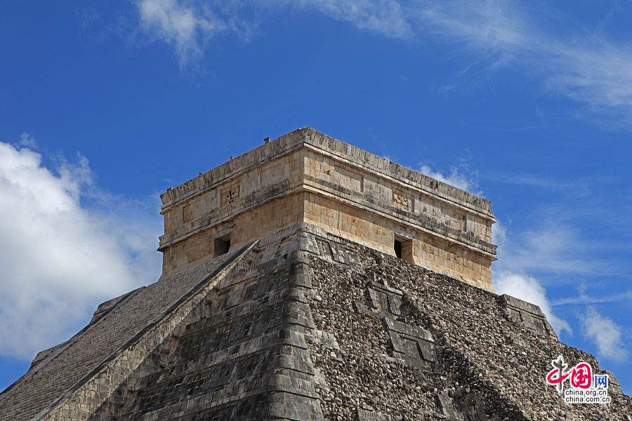 库库尔坎金字塔最高一层建有坛庙