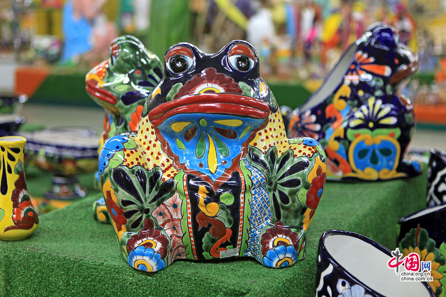 瓷器彩绘蛙