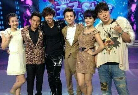 何炅谢娜最近同台主持 c03fd55670b217a68ef527.jpg