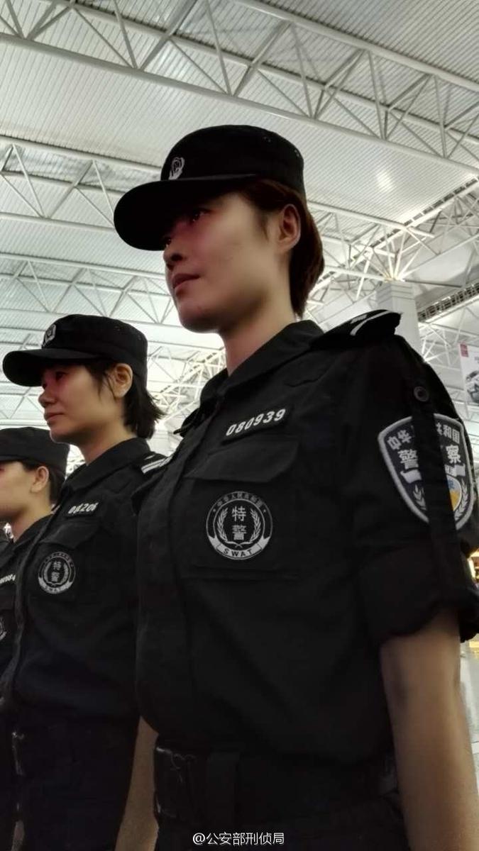 282名中國民警乘4架包機赴境外押解嫌犯