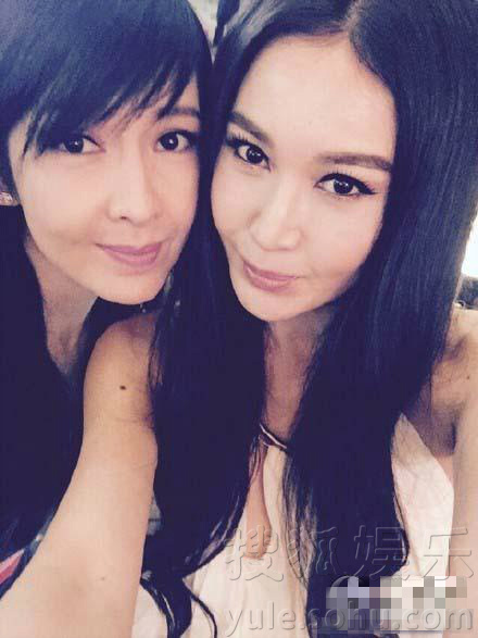 于2014年在美国登记结婚,夫妻俩1年后决定11月11日光棍节在香港五星级