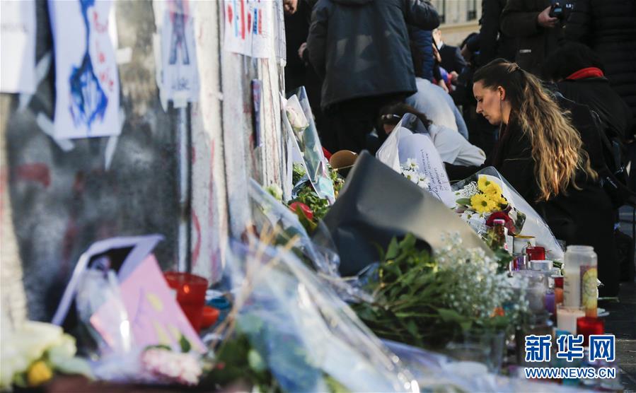（XHDW）（1）巴黎：大量民眾悼念襲擊遇難者