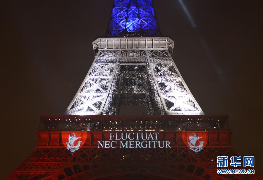 （国际）（3）巴黎埃菲尔铁塔点亮红白蓝三色灯