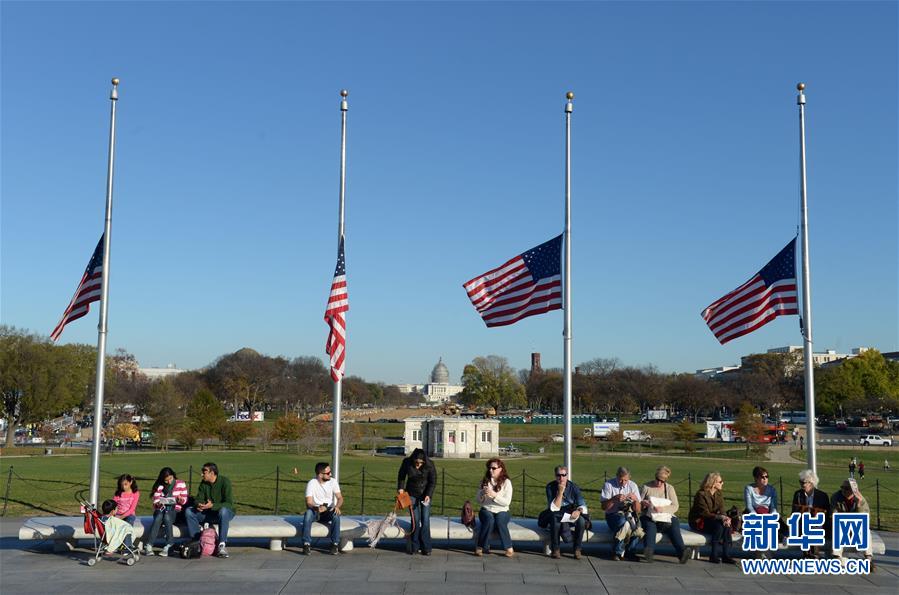 （国际）（2）美国降半旗悼念巴黎恐袭遇难者