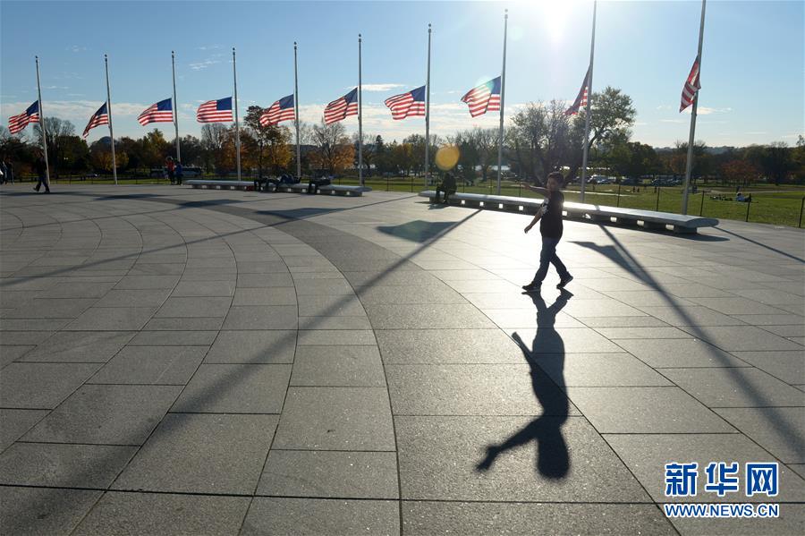 （XHDW）（1）美國降半旗悼念巴黎恐襲遇難者