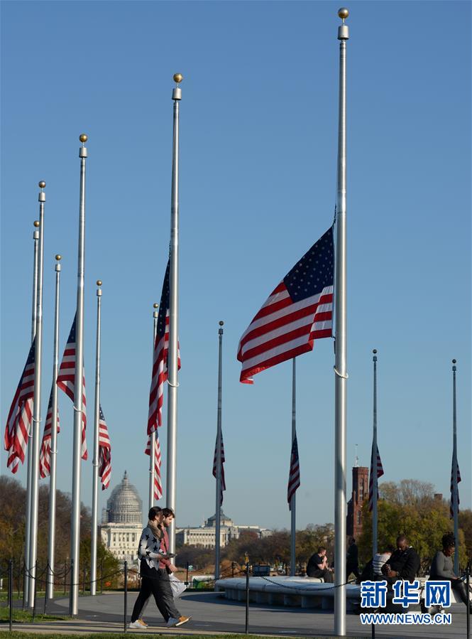 （XHDW）（2）美国降半旗悼念巴黎恐袭遇难者