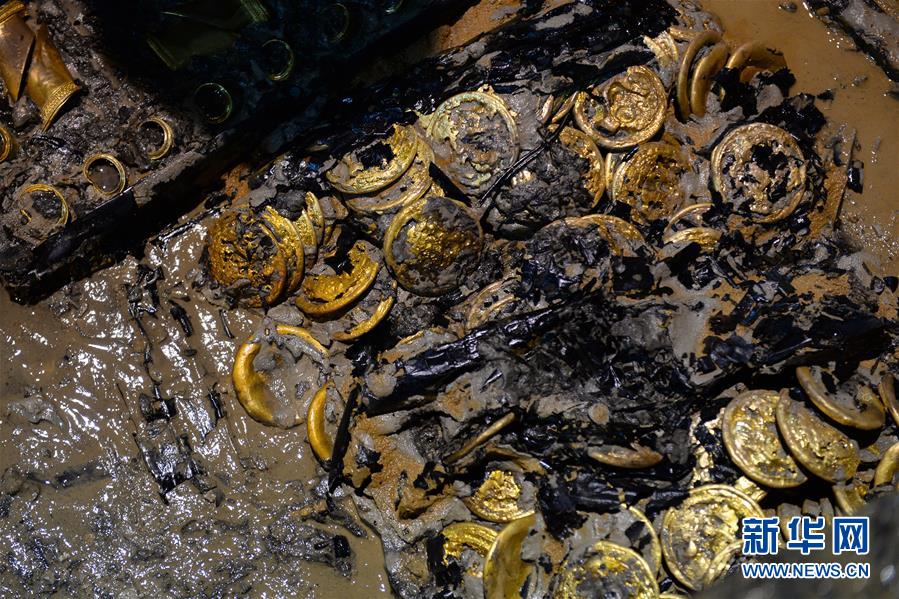 （文化）（2）南昌西汉海昏侯墓发现大量马蹄金和金饼