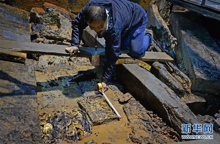 （文化）（1）南昌西汉海昏侯墓发现大量马蹄金和金饼