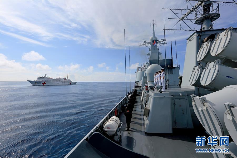 （国际·图文互动）（3）中国海军舰艇编队在太平洋东部某海域成功开展国际人道主义海上医疗救护与后送演练