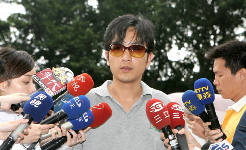 47岁于冠华自曝结扎 不与前妻复合:别害她