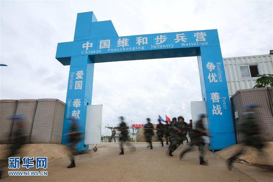 （國際）（6）為了非洲紅土地的和平——記中國首支維和步兵營 