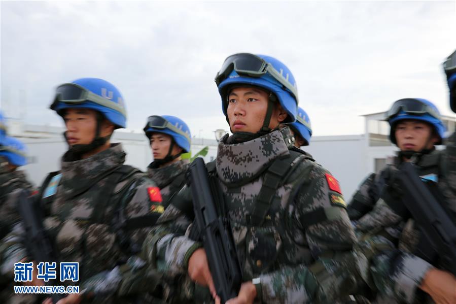 （國際）（1）為了非洲紅土地的和平——記中國首支維和步兵營 