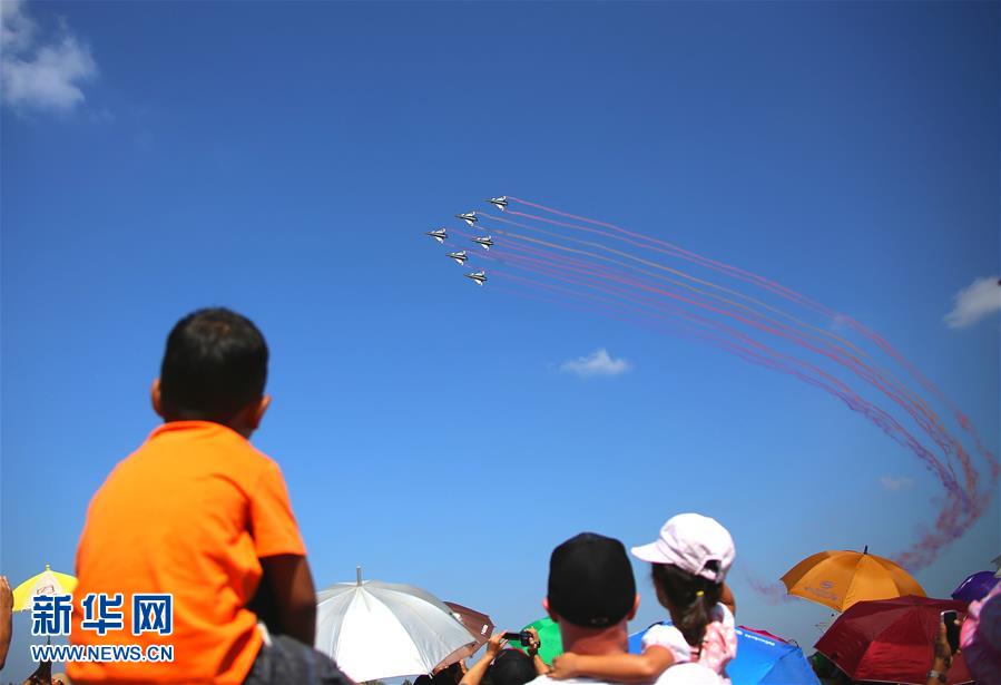 （国际·图文互动）（1）中国空军八一飞行表演队首次在泰国飞行表演