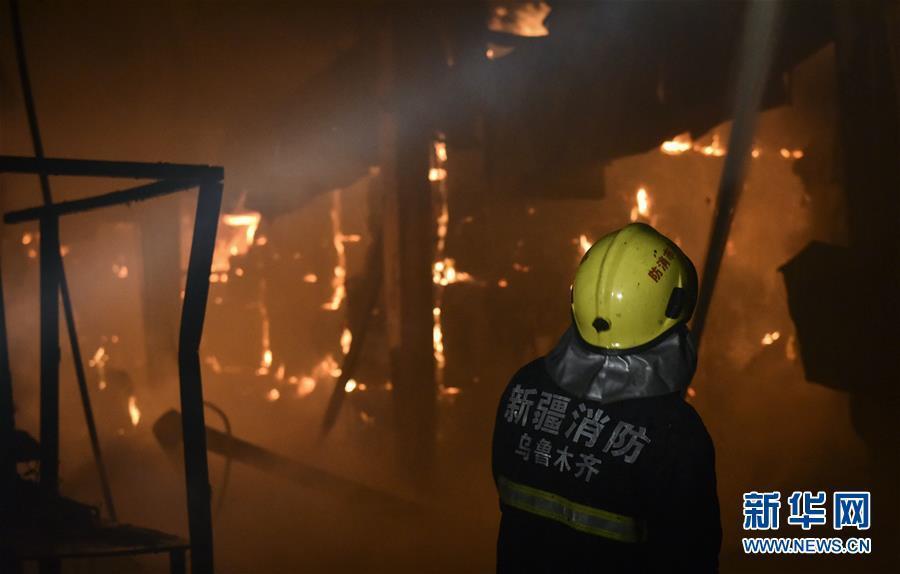 （新華網）（4）烏魯木齊米東區一紙廠突發大火 暫無人員傷亡