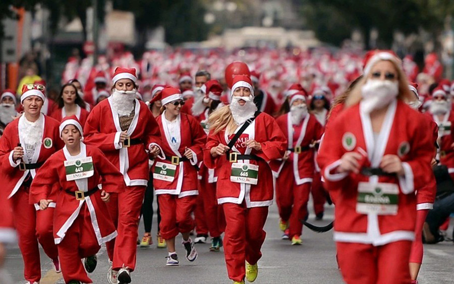 世界各地“聖誕老人”為籌善款奔跑