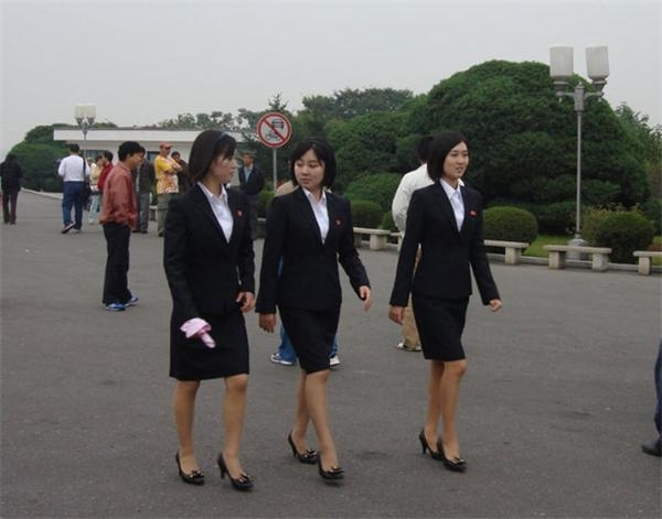 實拍朝鮮各行業美女：空姐最時髦如出水芙蓉