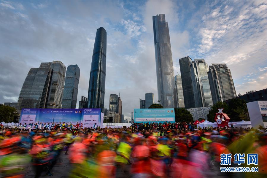 （体育）（1）马拉松——2015广州马拉松开赛
