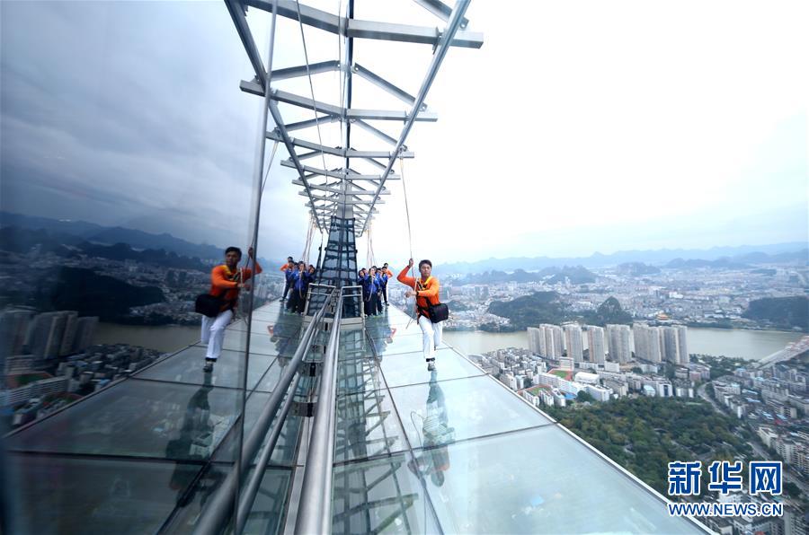 #（社会）（1）广西柳州：303米楼顶建高空玻璃栈道