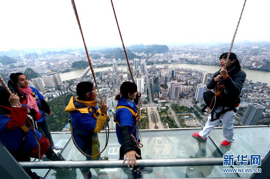 #（社会）（4）广西柳州：303米楼顶建高空玻璃栈道