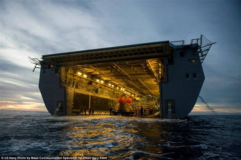 美海军发布“猎户座”回收照片 引发航天粉丝关注